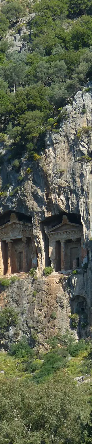Erkunde die Felsengräber von Myra